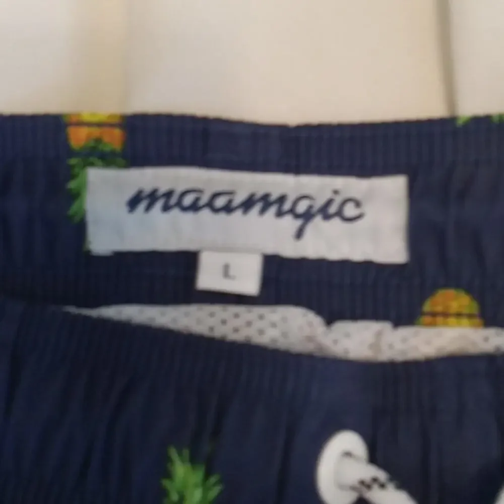 Maamgic Men's Pineapple Swim Trunks. LARGE .Mesh Lined Quick Dry Bathing Suit
